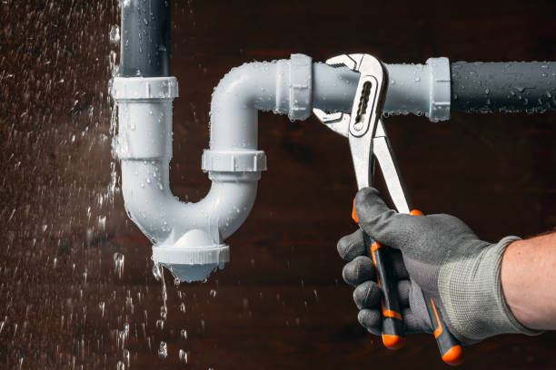 Professional Gas Line Repair technician working in Boswell, IN